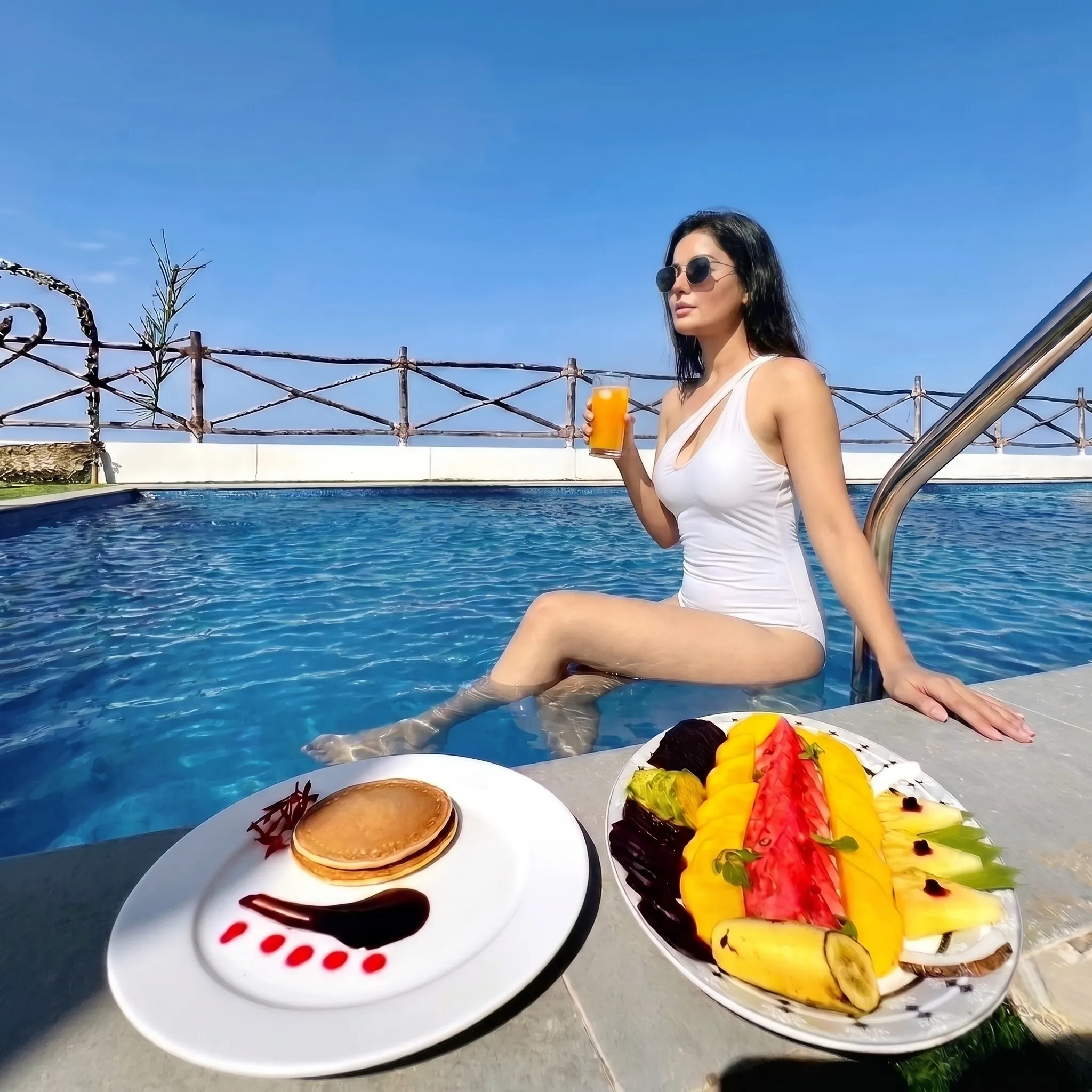 Pool Bar